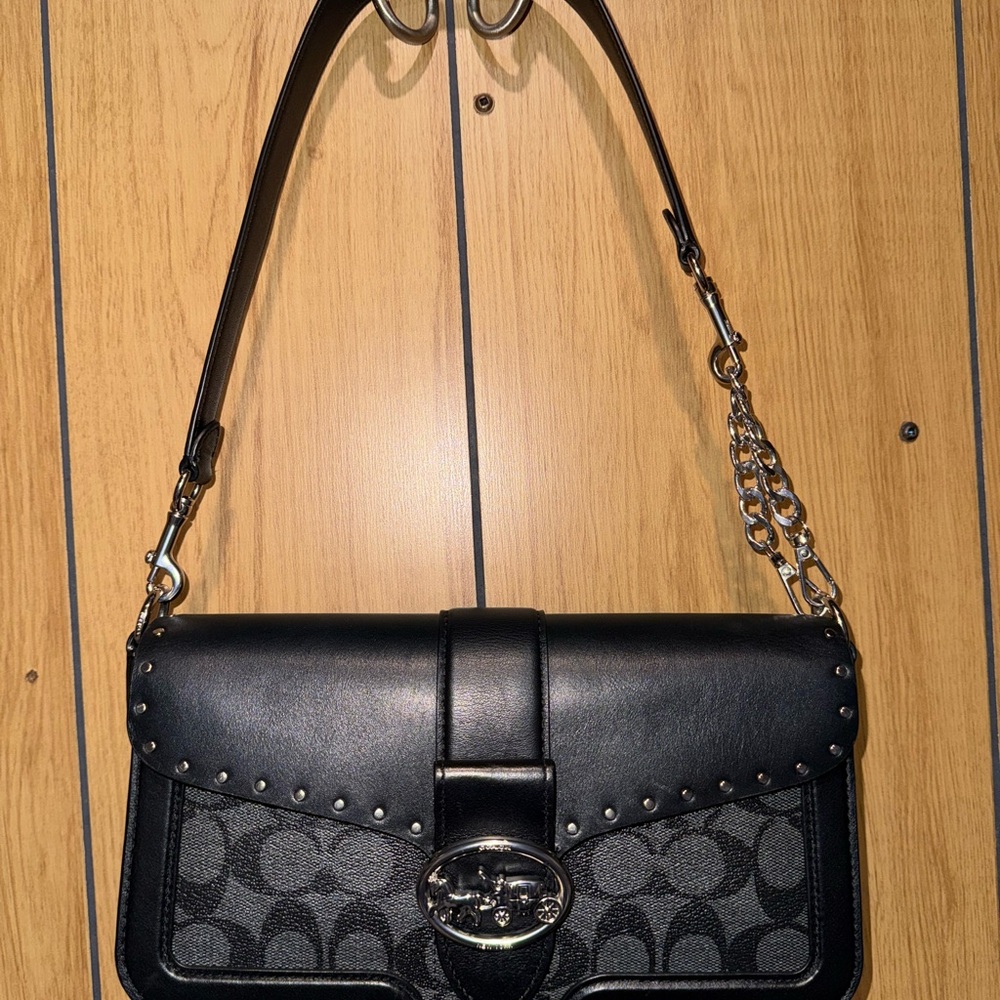 [SOLD] Coach Georgie shoulder bag in gray signature canvas